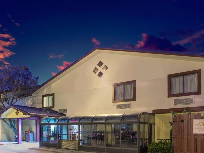 Motel Super 8 By Wyndham Champaign