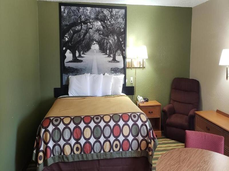 Super 8 By Wyndham Motel