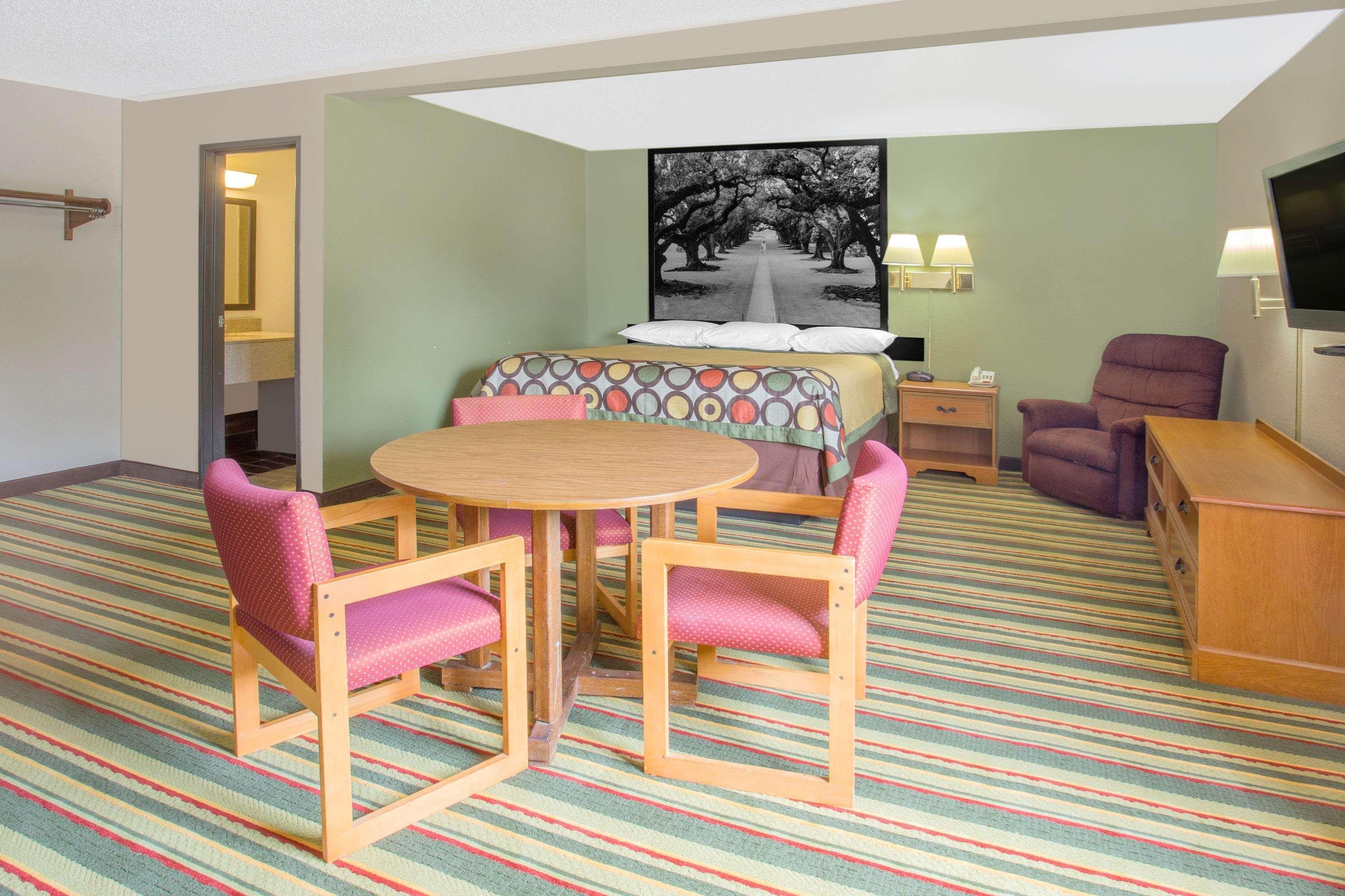 Super 8 By Wyndham Motel Champaign
