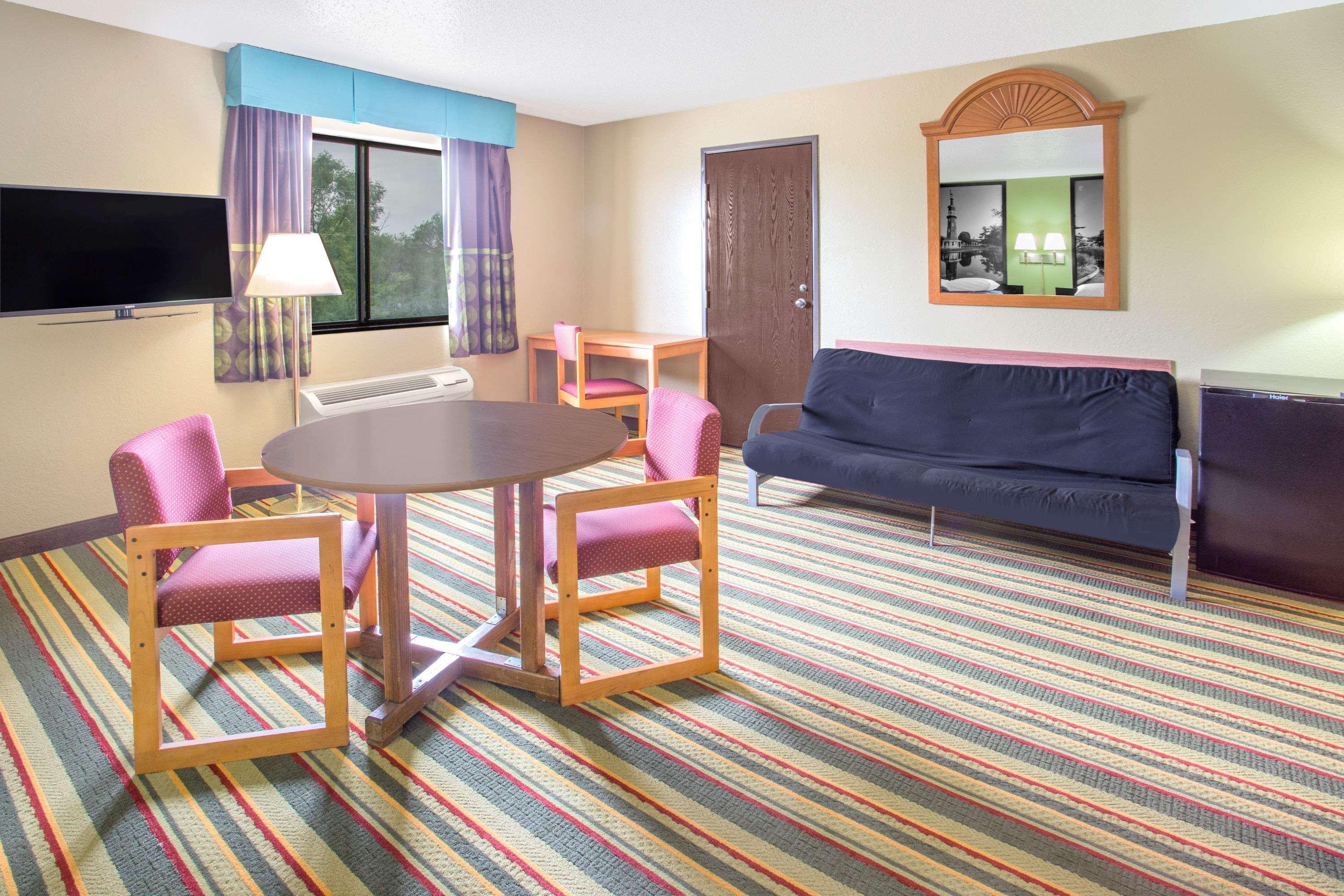Motel Super 8 By Wyndham Champaign