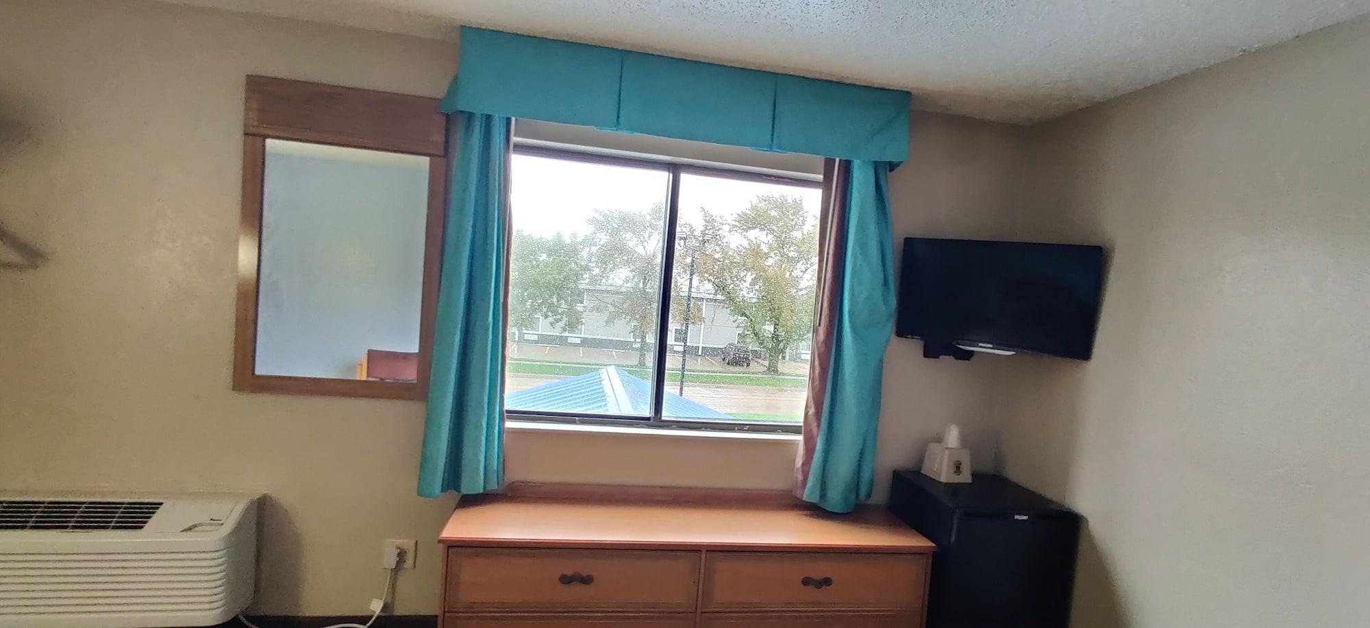 Super 8 By Wyndham Champaign