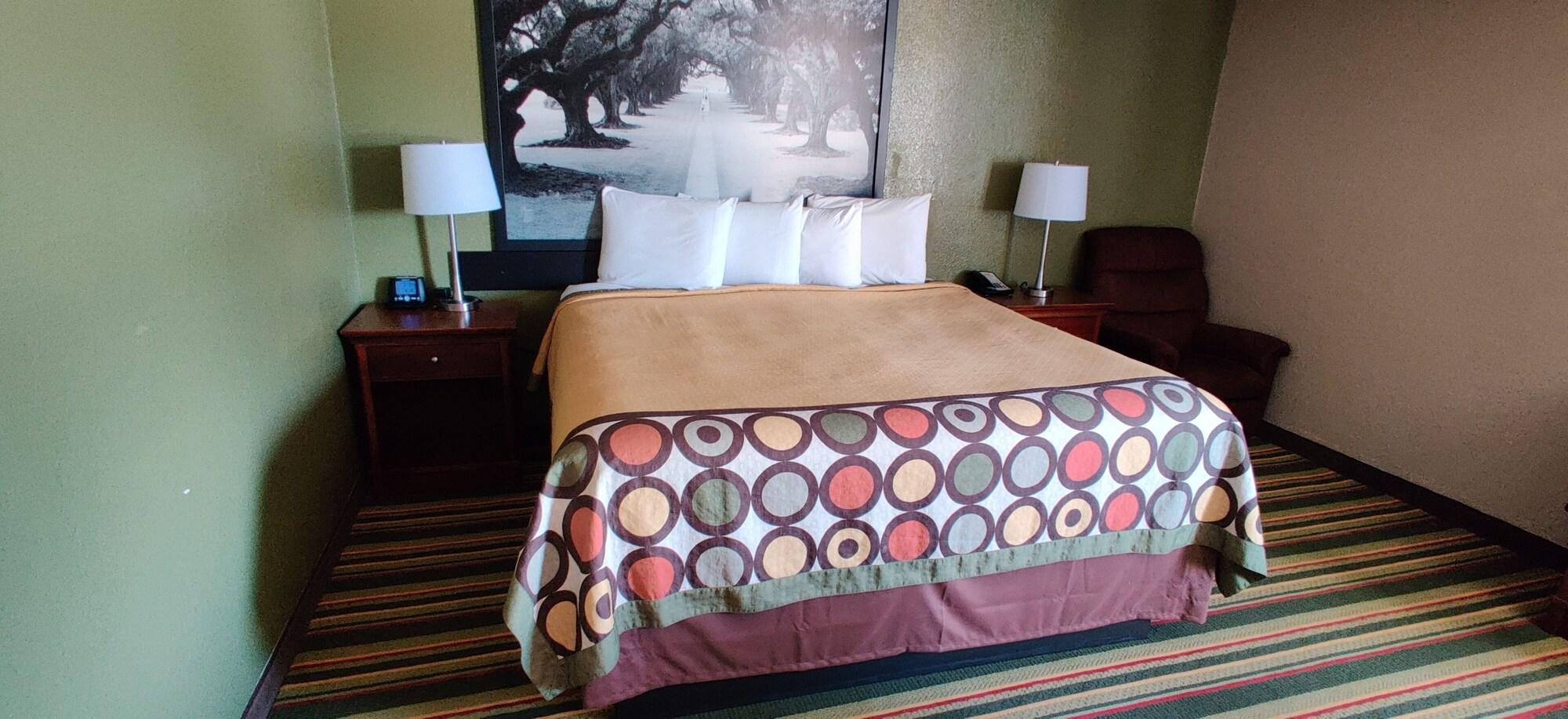 Super 8 By Wyndham Champaign