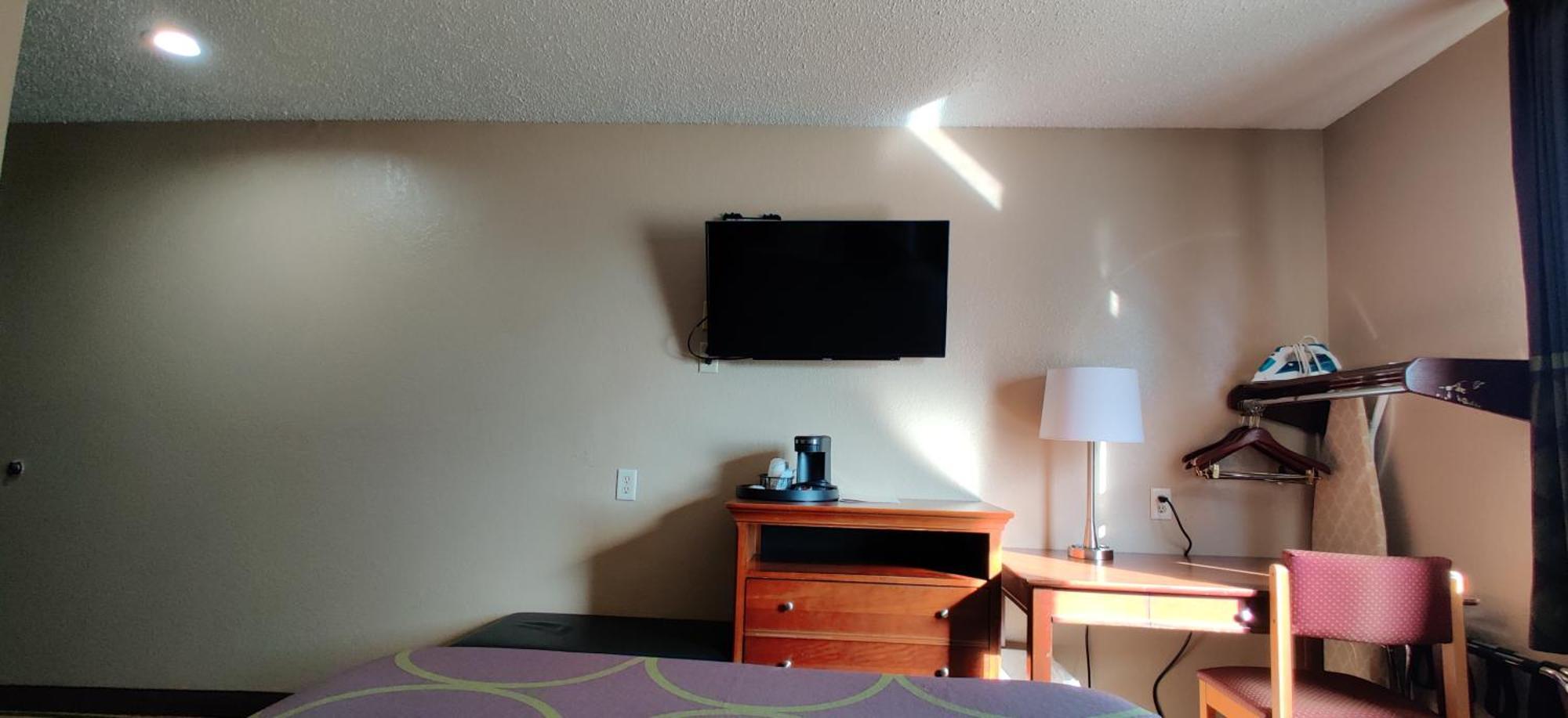 Super 8 By Wyndham Motel